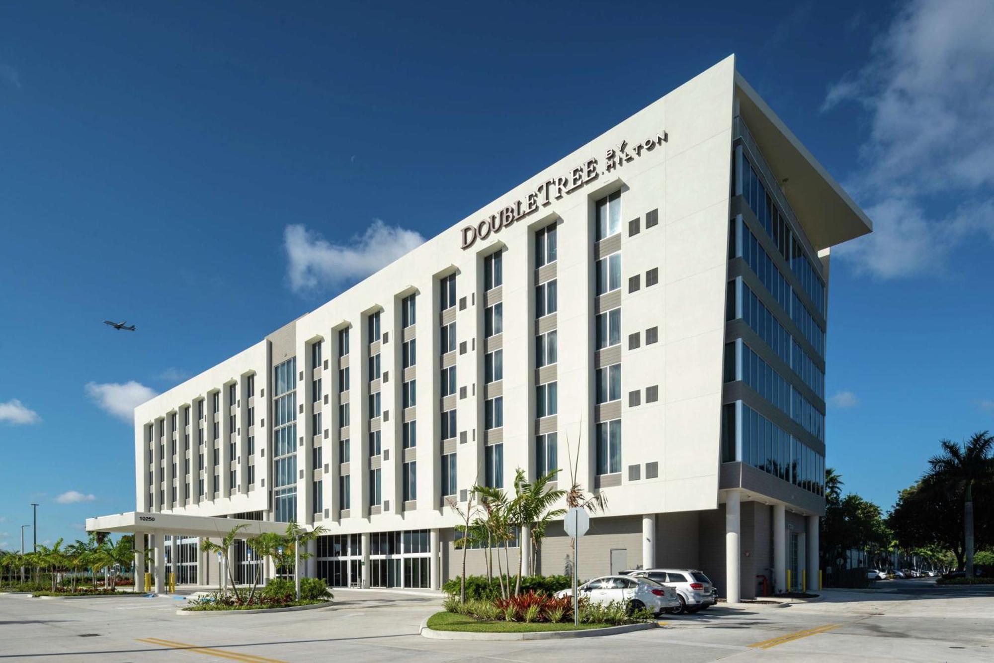 Hotel Doubletree By Hilton Miami Doral Exterior foto