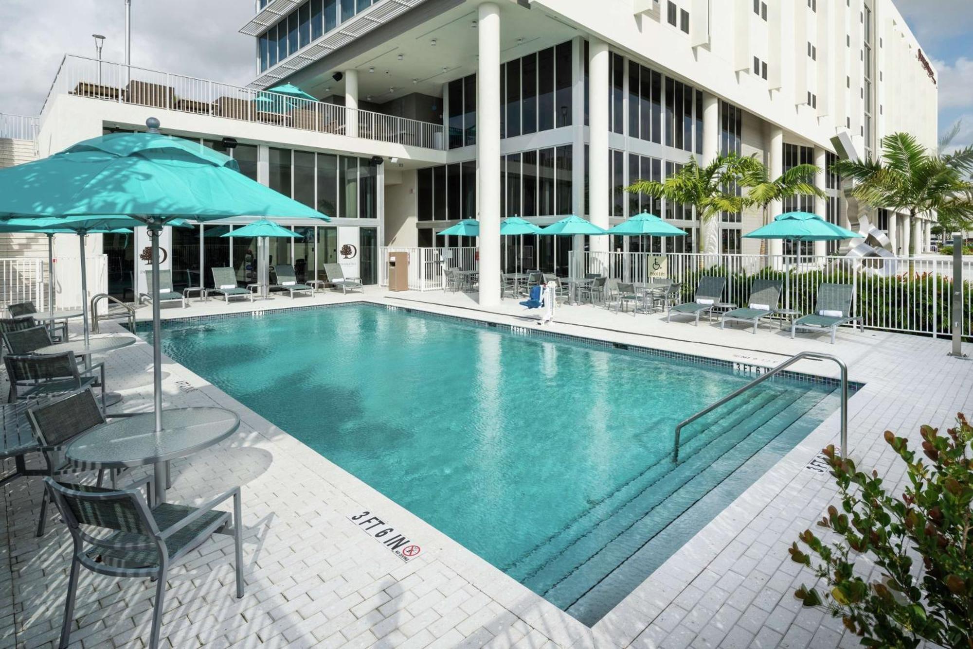Hotel Doubletree By Hilton Miami Doral Exterior foto